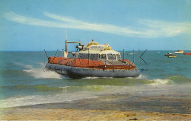 RV025 Old-fashioned-sized 1970s POSTCARD - SRN6 Hovercraft