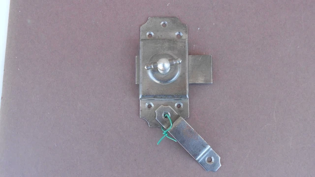 Lot De 25 Ferrures Anciennes : 15 Verrous Targettes + 10 Pontets De Porte En Métal