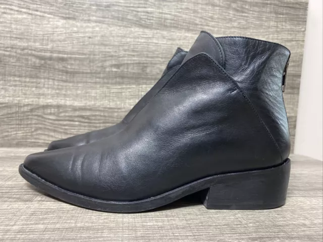 LD Tuttle Boots Size 6.5 M  black  Leather zip up pointed toe ankle Bootie