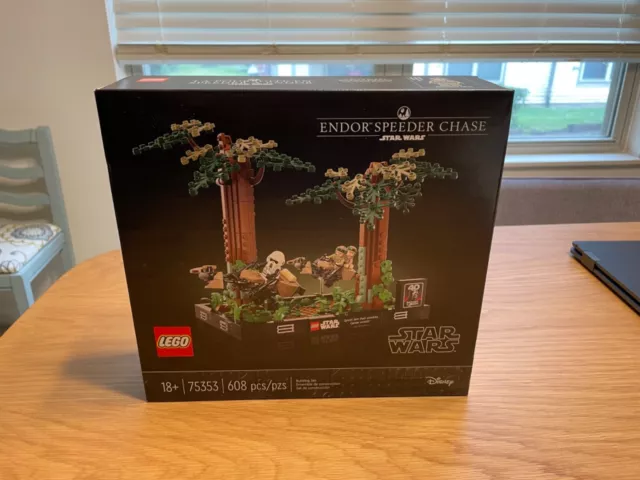 LEGO Star Wars: Endor Speeder Chase Diorama (75353) LEGO Star Wars: Endor Speeder Chase Diorama (75353)