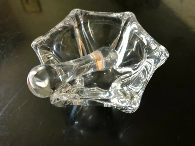mortier et pilon en verre pharmacie apothicaire déco vintage ancien cristal ?
