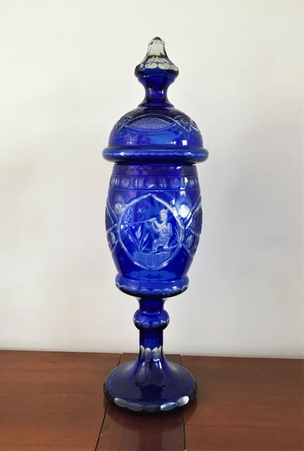 SUPERBE ET IMPRESSIONNANT GRAND VASE COUVERT en CRISTAL de BOHÊME BLEU 38,5 cm