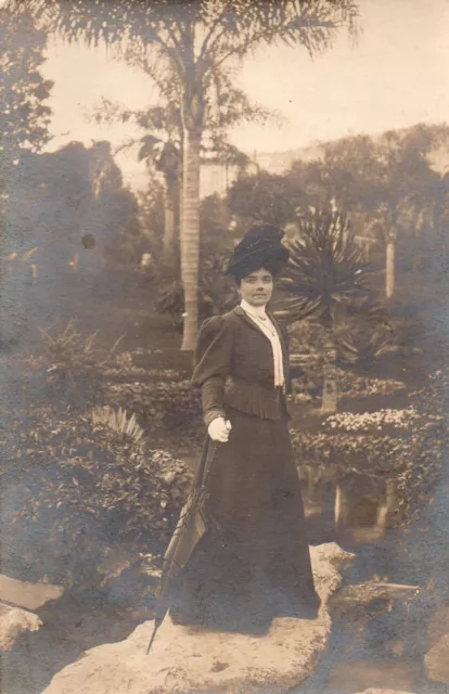 BD888 Carte Photo vintage card RPPC Femme woman mode fashion parapluie chapeau