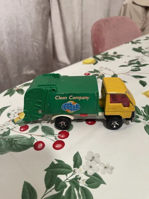 MAJORETTE - 1/35ÈME - Toyota Camion Poubelle Clean Company EUR 13,00