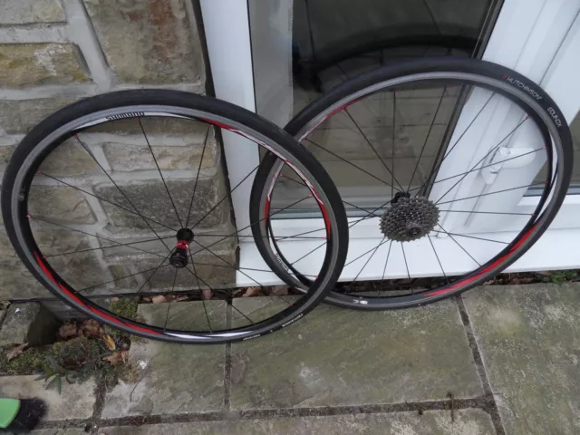 Shimano WH-RS20 700 c Clincher Wheelset, tyres and shimano HG50 9 speed cassette