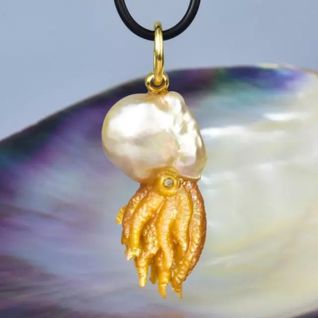 Nautilus Pendant South Sea Pearl with Mother-of-Pearl Carving & Diamonds 12.85 g