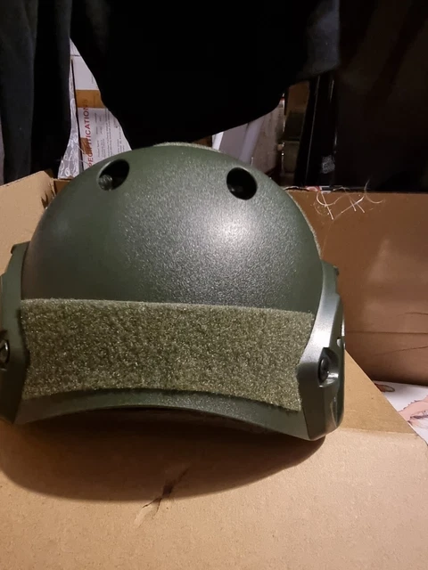 Casque Tactique Airsoft/Paintball KombatUK - Rembourré, Fixation Rapide, Support Caméra, Camouflage, Taille Unique
