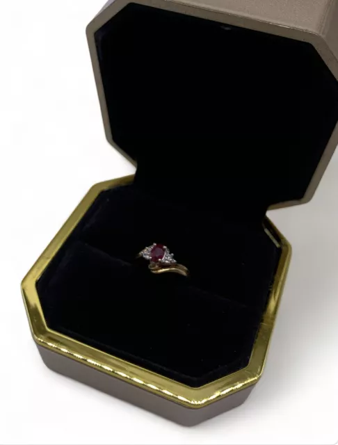 Beautiful 9ct Yellow Gold Ladies' Ring with Red CZ Gemstone Size P *