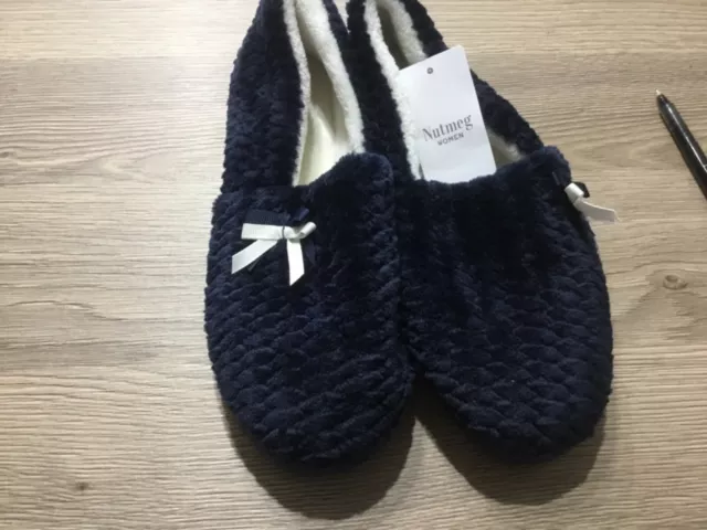 LADIES GIRLS pink snuggle slippers size 5 6 Letter B bnwt 4.00