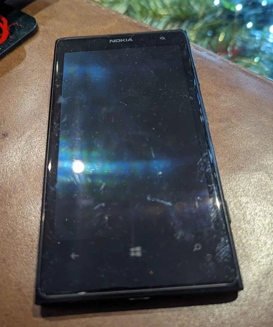 Nokia Lumia 1020 with Camera Grip
