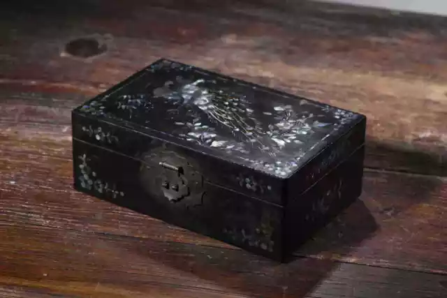 Chinese Mother-of-pearl Lacquer Handmade Exquisite Peafowls Pattern Boxes ad2212