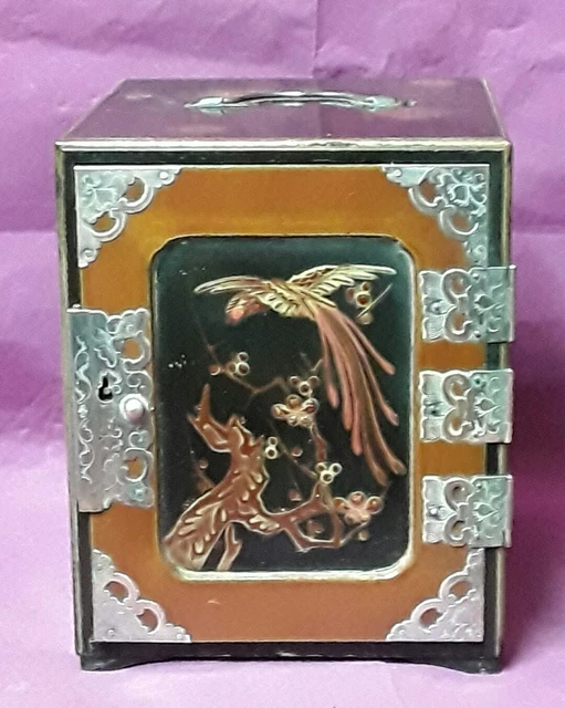RAVISSANT CABINET en BOIS LAQUE DÉCOR OISEAUX DE PARADIS  ET POMMIER 20éme
