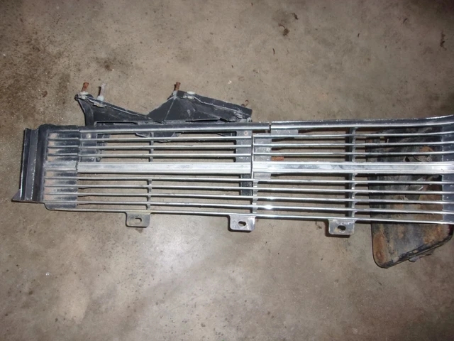1966-67 Buick Riviera grille, hidden headlights, complete, VG original condition 3
