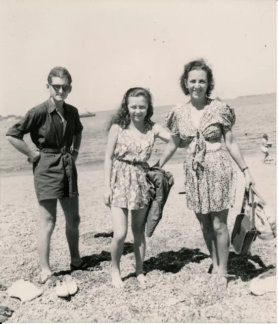 SAINT JEAN DE LUZ c. 1935 - Family on the Beach Basque Country - NV 5438