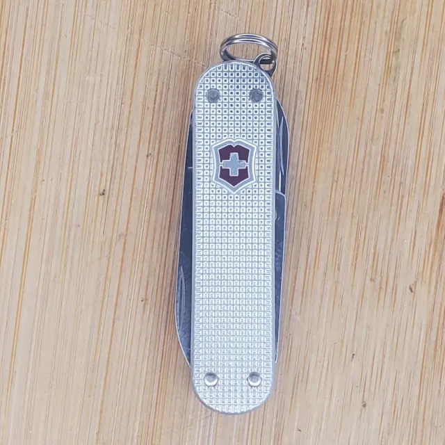 Victorinox Classic SD Mini Swiss Army Pocket Knife Assrtd Colors Pre-Owned 58mm 22