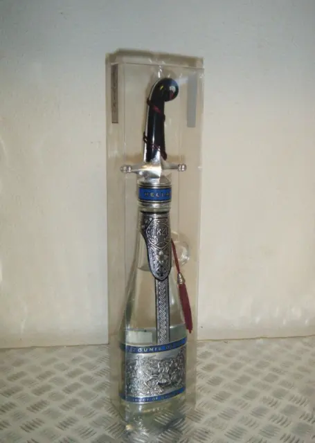 Ancienne mignonnette bouteille  OUZOUNIS OUZO  Crete , Pleine 200ml .