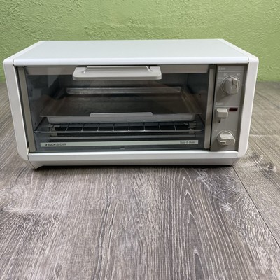 Black & Decker Spacemaker Under Cabinet Toaster Oven TRO200 TY1 Cleaned & Tested