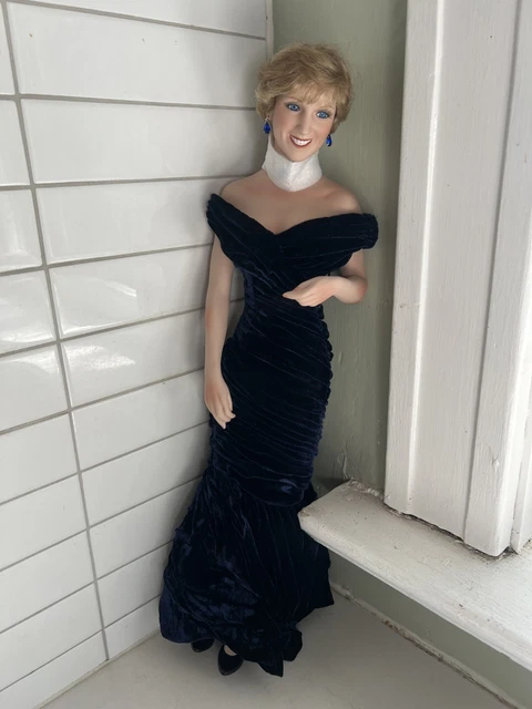 FRANKLIN MINT PRINCESS Diana Of Wales Porcelain Portrait Doll Pearl Dress NIB $70.00 - PicClick FRANKLIN MINT PRINCESS Diana Of Wales Porcelain Portrait Doll Pearl Dress NIB $70.00 - PicClick