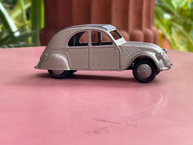 Dinky Toys 24T Citroën 2CV gris doré métallisé MADE IN FRANCE