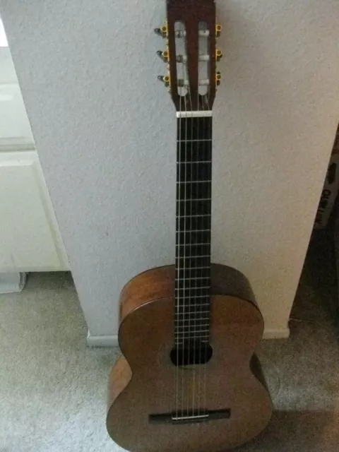 Beautiful Cordoba Classical Guitar Modelo Ano 20