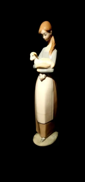 LLADRO Spain Fine Porcelain "GIRL with LAMB" Gloss 10 1/2"h Figurine #4505