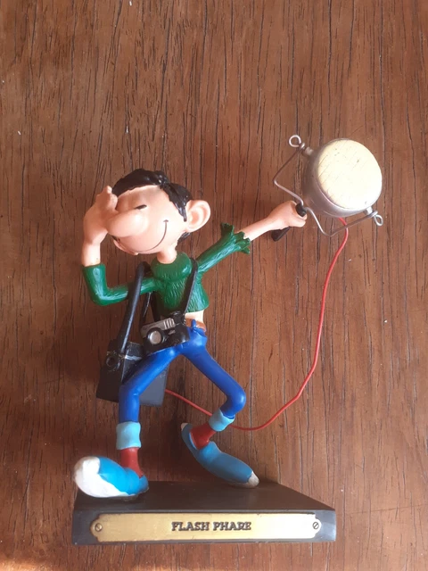 Gaston Lagaffe avec moteur sur des patins à roulettes - Figurine en résine - Plastoy - 18 cm