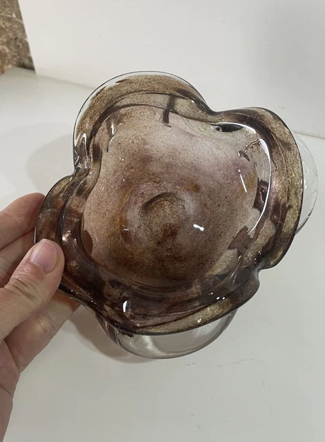 Murano, Vase moucheté en verre soufflé double couche (Ht: 27cm) in