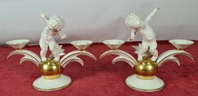 Paire De Candelabres. Puttis Dansant. Hutschenreuther. Allemagne. Xxe Siècle.