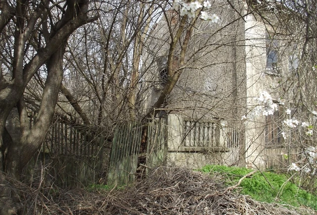 Old country house with plot of land situated in a big village near Vrasta 2