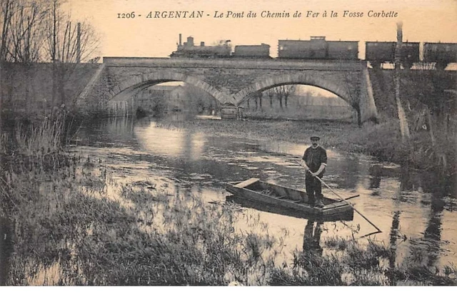 61.n°58537.argentan.le pont du chemin de fer à la fosse corbette.train