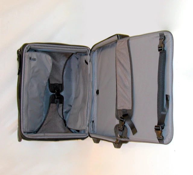 TUMI Alpha 2 Continental 21" Expandable 2 Wheeled Carry-On ~ 22021 D2 - GREAT 10