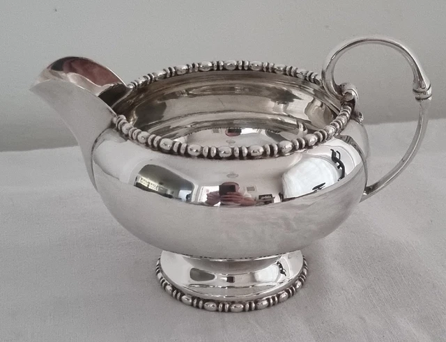 Solid Hallmarked Silver Milk Jug By Walker And Hall - Sheffield 1951 - 166g