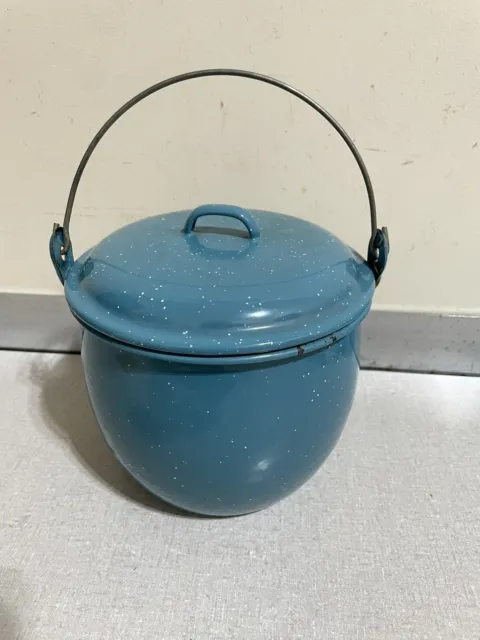 https://www.picclickimg.com/7GgAAOSwgDhliQOA/Vintage-Granite-Enamel-Ware-Blue-Serving-Pot-With.webp