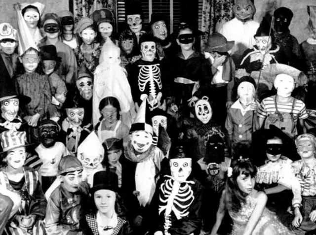 Antique Halloween Photo 2106b Oddleys Strange & Bizarre