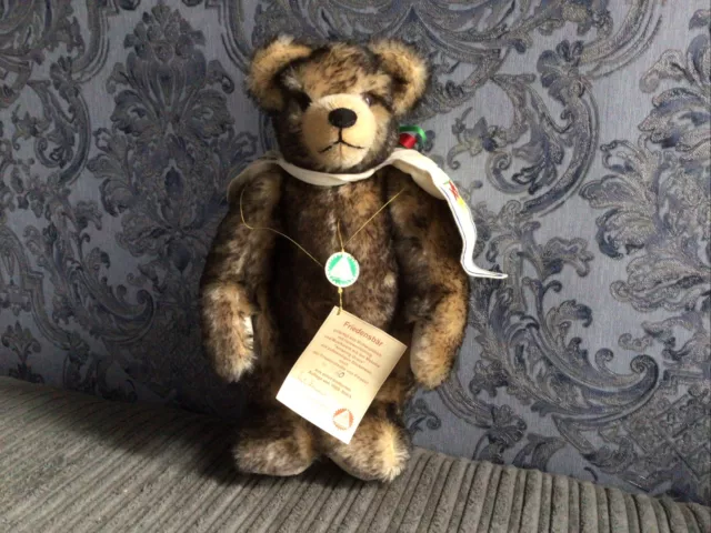Hermann Spielwaren Peace Bear, Musical Teddy Bear.