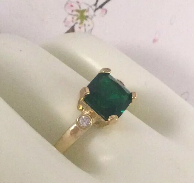 Vintage Jewellery Gold Ring with Emerald White Sapphires Antique Deco Jewelry