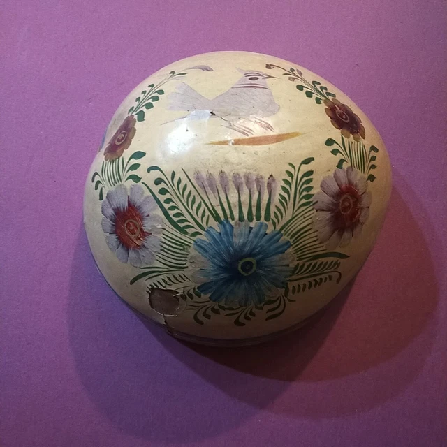 Uovo Decorativo In Ceramica Royal Family – Tema Flora Danica, Bianco Con Rifiniture Oro, Dimensioni 20x14x14cm