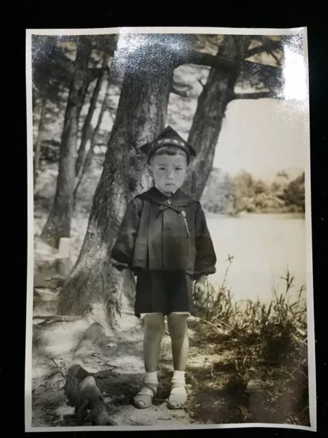 #870 Japonais Vintage Photo 1940s / Garçon Maternelle Uniforme Lac Sapin