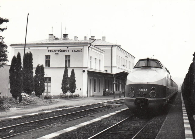 Org. Foto 11X15 Verbrennungstriebwagen Der Baureihe 175 Aufn. 1981 (G3002)