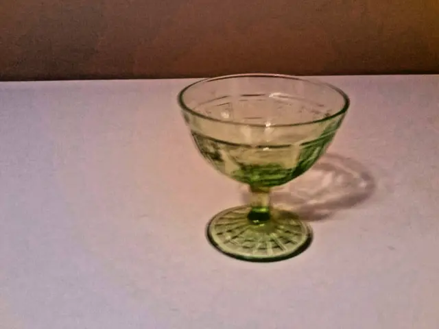 Vintage Uranium ? Green color Vaseline Ice Cream/Desert clear footed dish/bowl