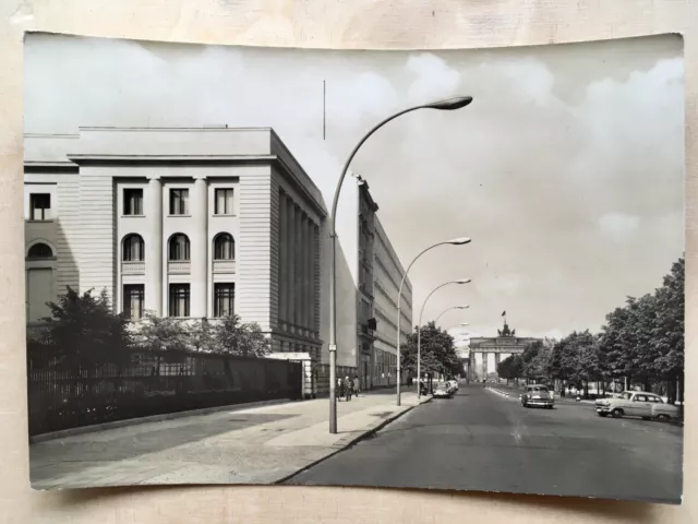 Ak Berlin Unter den Linden Sowjetische Russische Botschaft Autos Foto DDR 1965