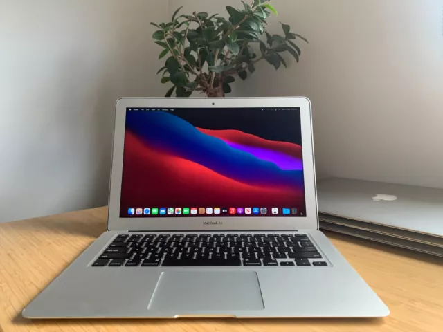 Apple MacBook Air (13-inch, 2017) 1.8GHz Dual-Core i5, 256GB/8GB RAM (AU STOCK)