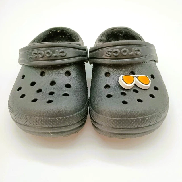 Crocs Dual Comfort Clogs Size 6 Black Fur Lined with Sunglasses Charm