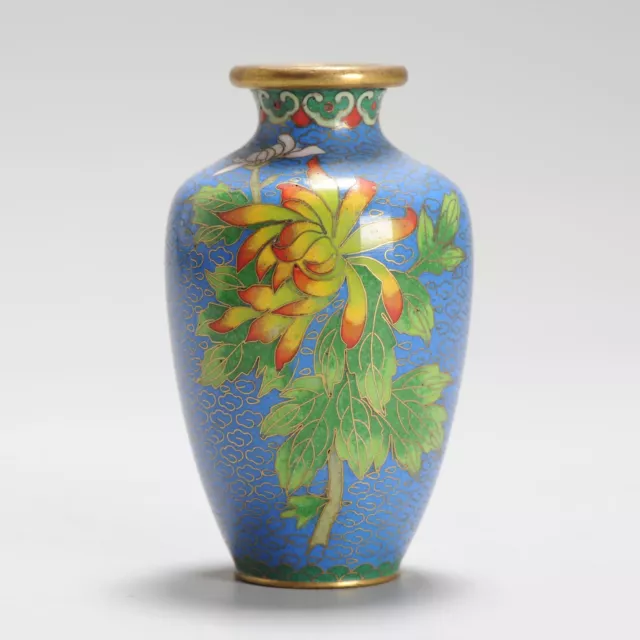 A Small round cloisonné Vase 20th c Chinese In nice blue Flowers Floral