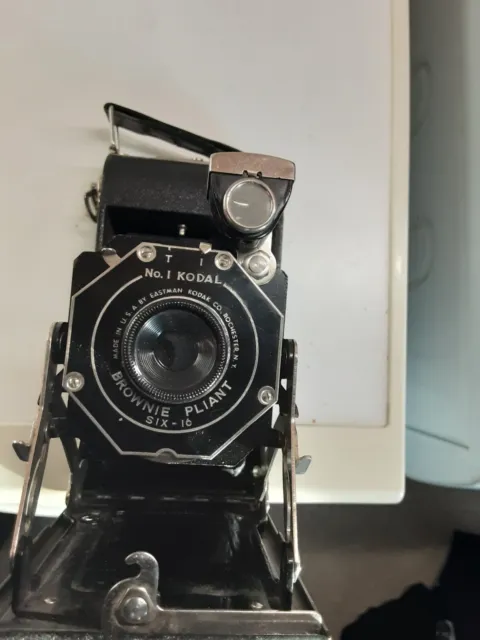 Ancien Appareil Photo A Soufflet Kodak Brownie Pliant Six-16 - 1930 -