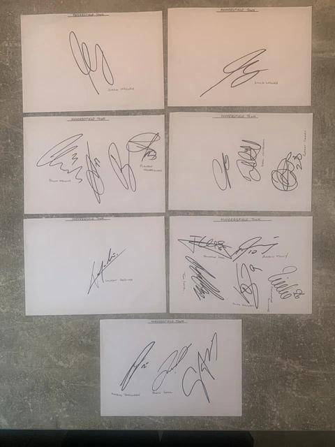 18 x HUDDERSFIELD TOWN FC Unterschriften - handsigniert - weißes Autogrammpapier