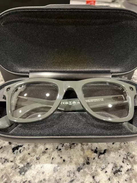 Ray-Ban Stories Wayfarer Gray RW4002 transition lens