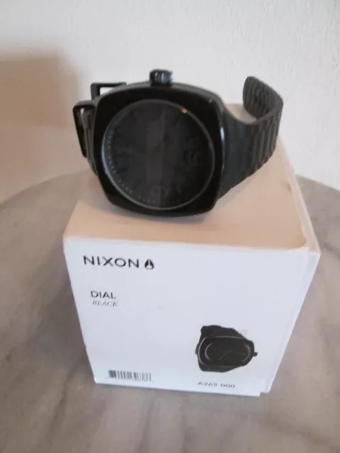 Orologio Nixon Tuned In The Dial Nero A265 000, funziona, problemi cosmetici - leggi