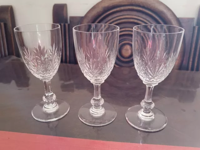 Baccarat Saint Louis Lot de 3 verres en cristal gravé Hauteur 13 cm