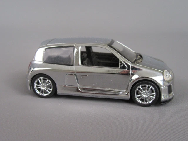 Miniature Renault Clio V6 Trophy N°4 – Universal Hobbies 1/43 – Édition 2003 En Boîte